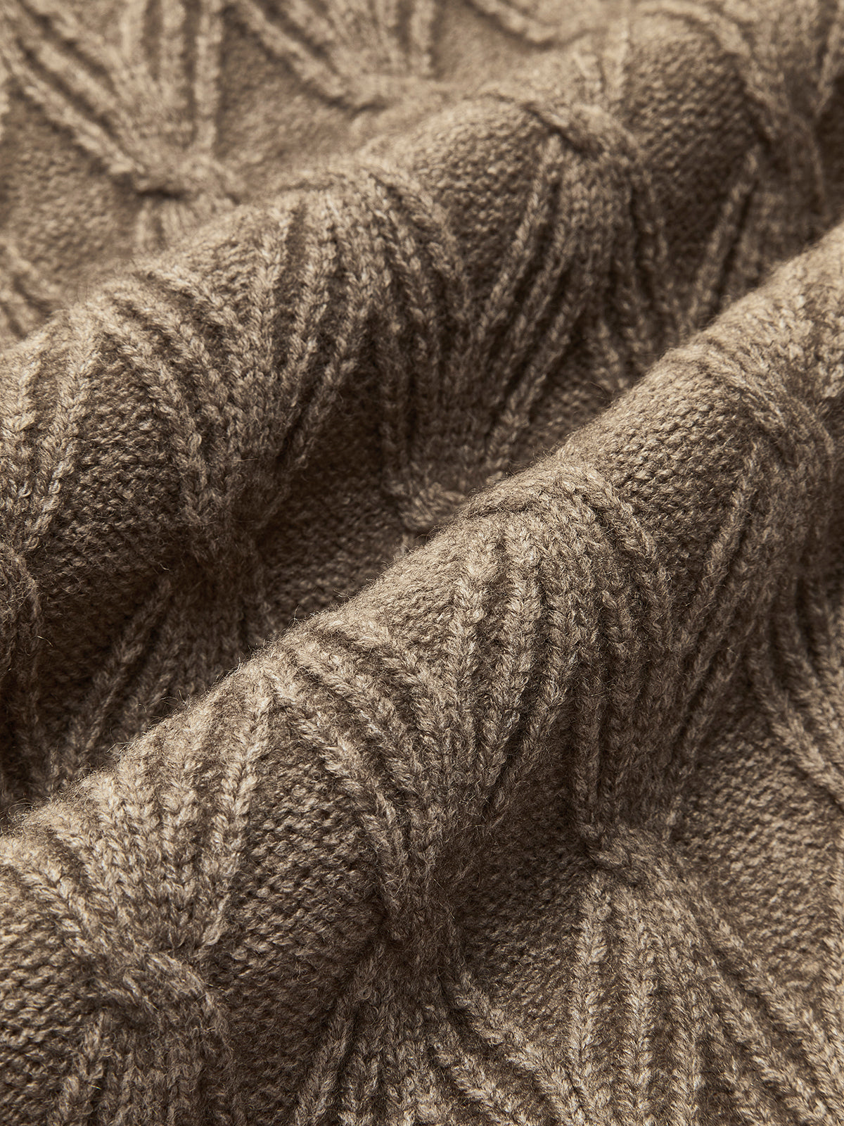 Lena | Elegante Diamantstich-Strickjacke mit langem Ausschnitt