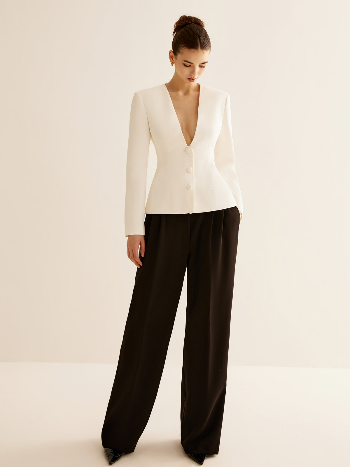 Max | Eleganter Slim Blazer mit tiefem V-Ausschnitt