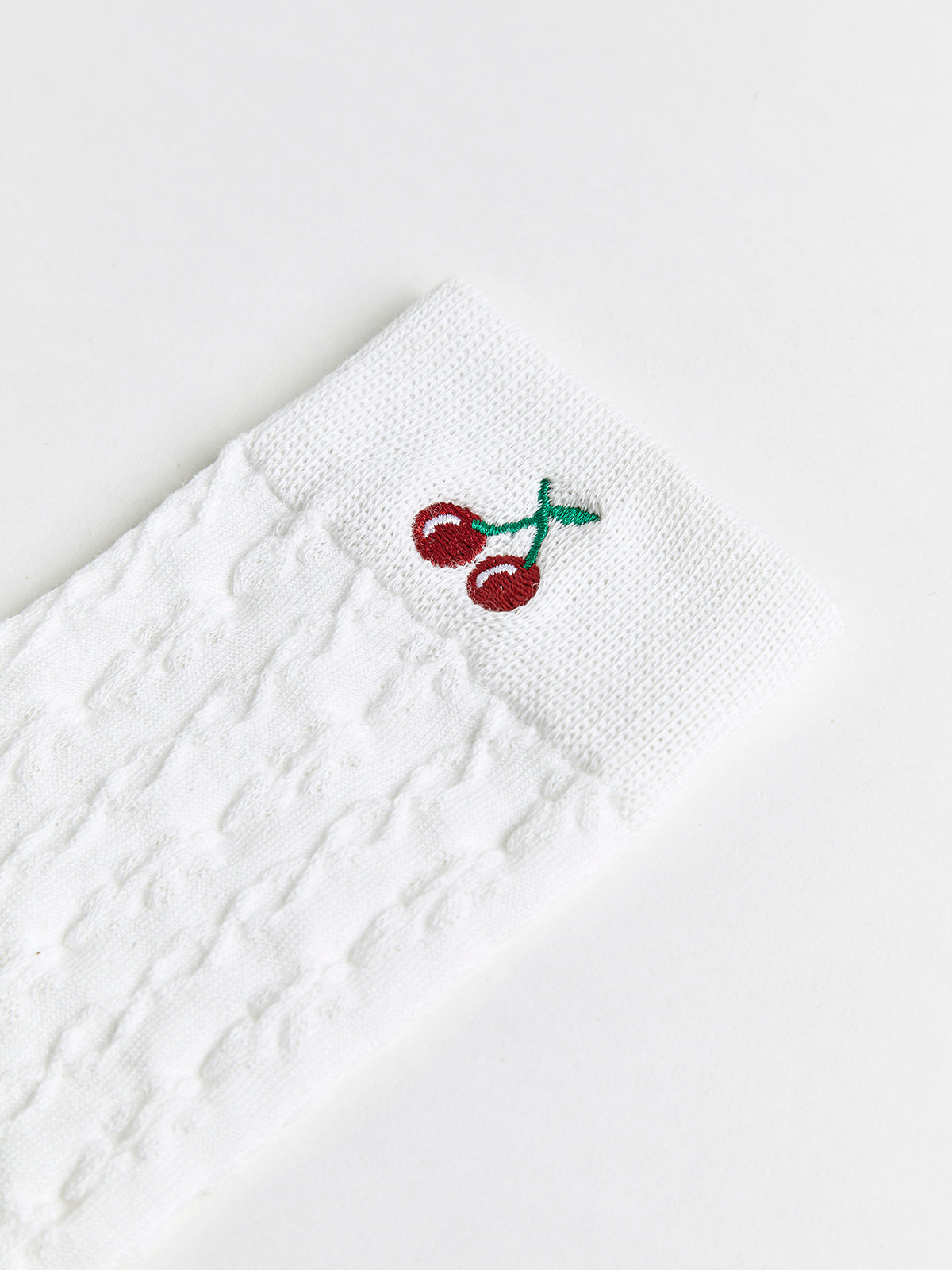 Lisa | Kirschen bestickte Twist-Socken
