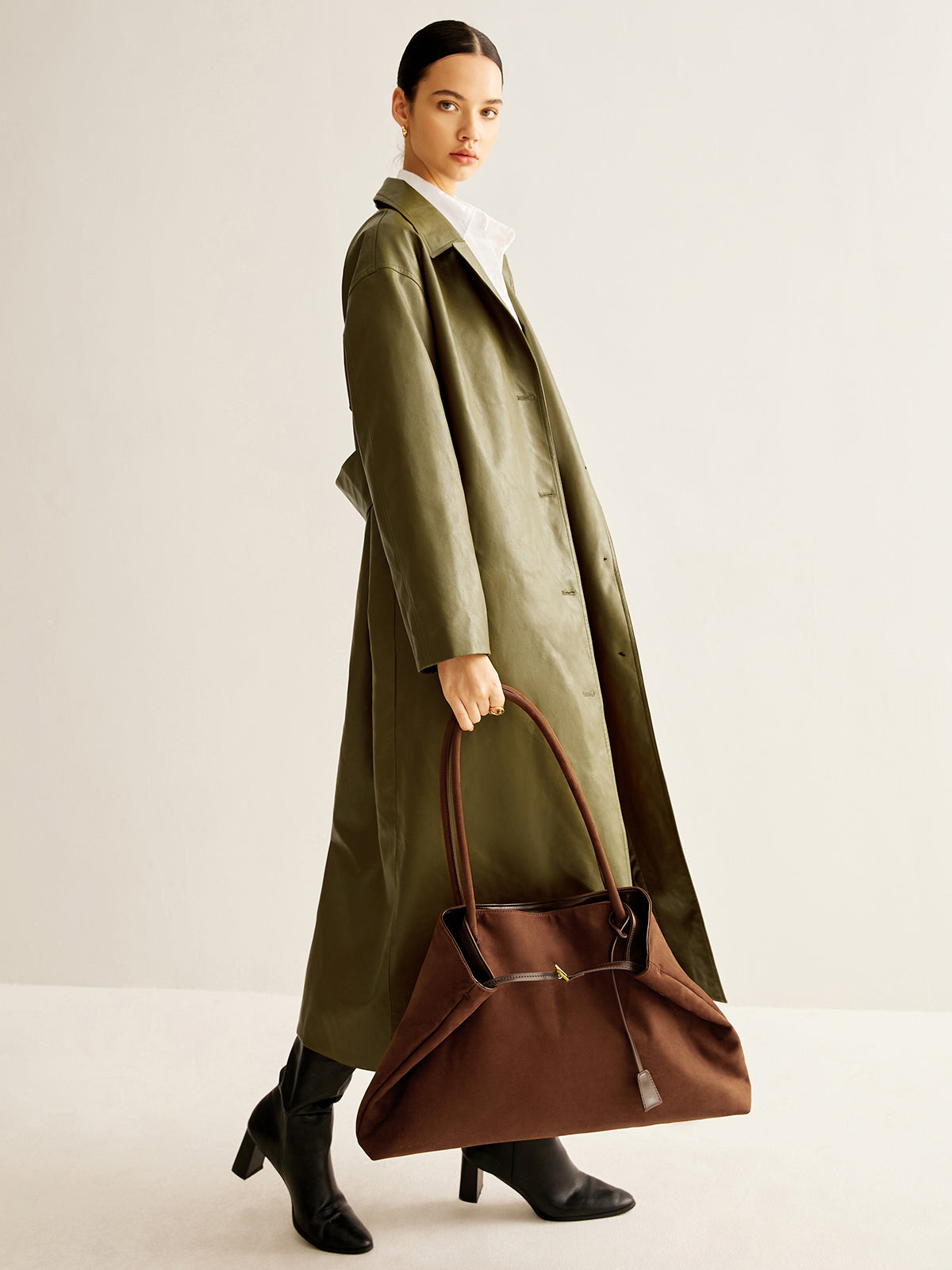 Clara | Geräumige Wildleder Schultertasche
