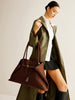 Clara | Geräumige Wildleder Schultertasche