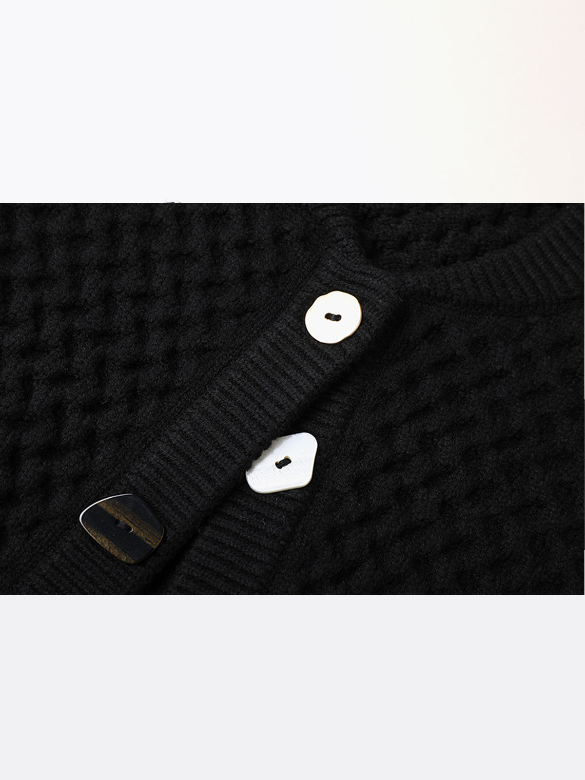 Georg | Geometrischer Knopf-Cardigan