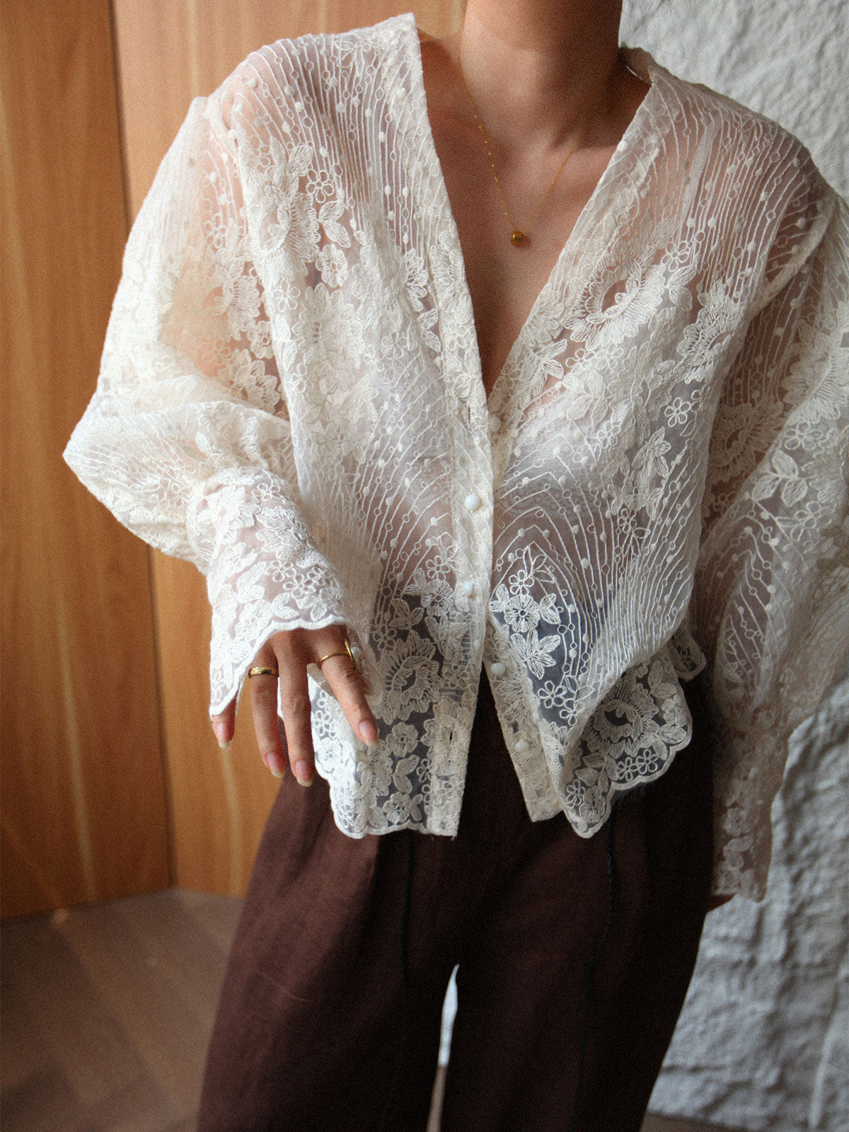 Clara | Florale V-Ausschnitt Bluse mit Knöpfen
