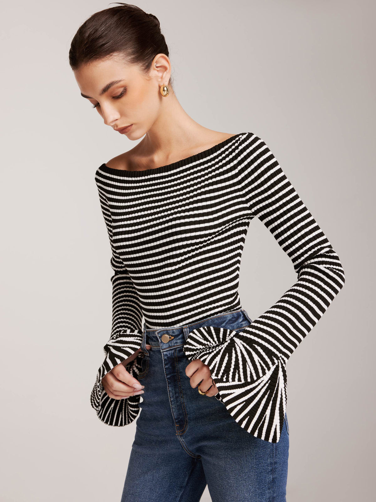 Laura | Gestreiftes Stricktop mit Rüschensleeves