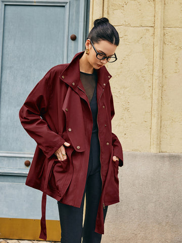 Clara | Eleganter asymmetrischer Trenchcoat mit Gürtel