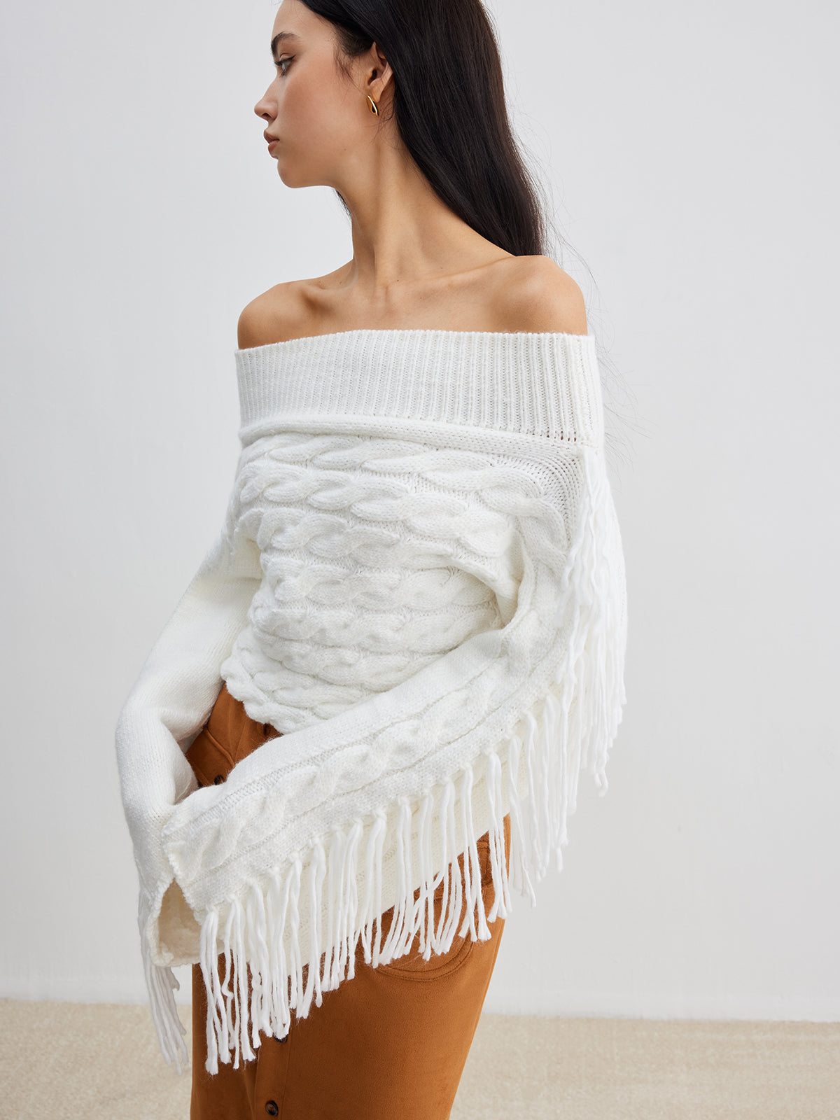 Beheme | Eleganter Off-Shoulder Pullover mit Quasten