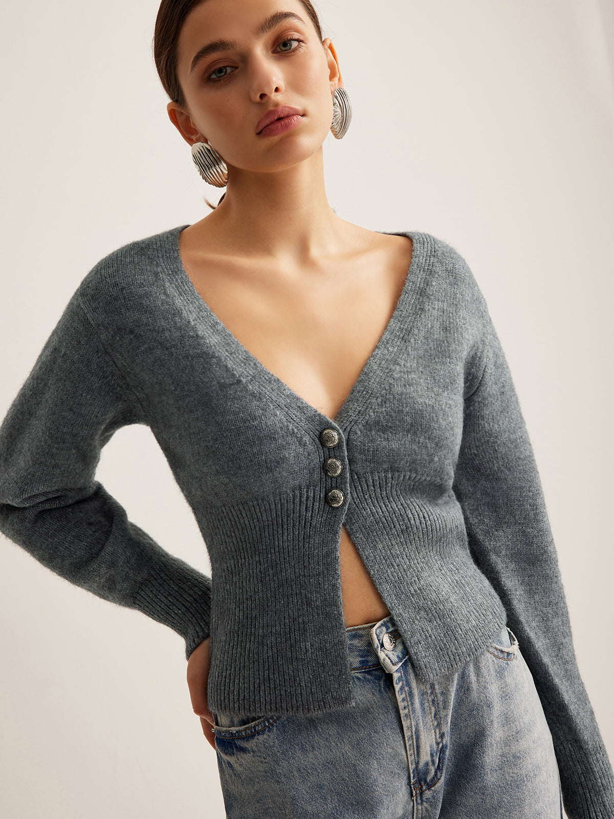 Clara | V-Ausschnitt Rippstrick Slim Cardigan