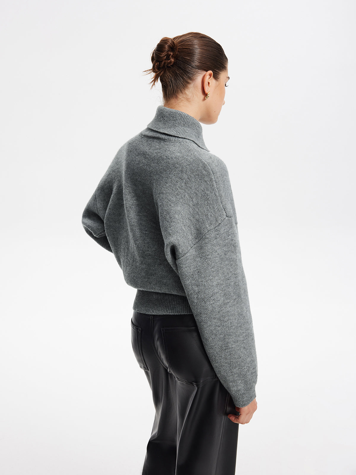 Leo | Minimalistischer Knopf-Turtleneck Pullover