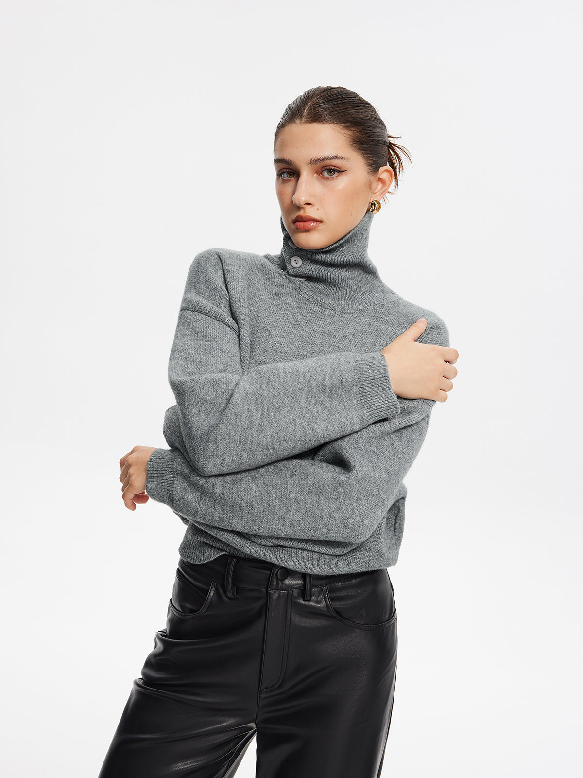 Leo | Minimalistischer Knopf-Turtleneck Pullover