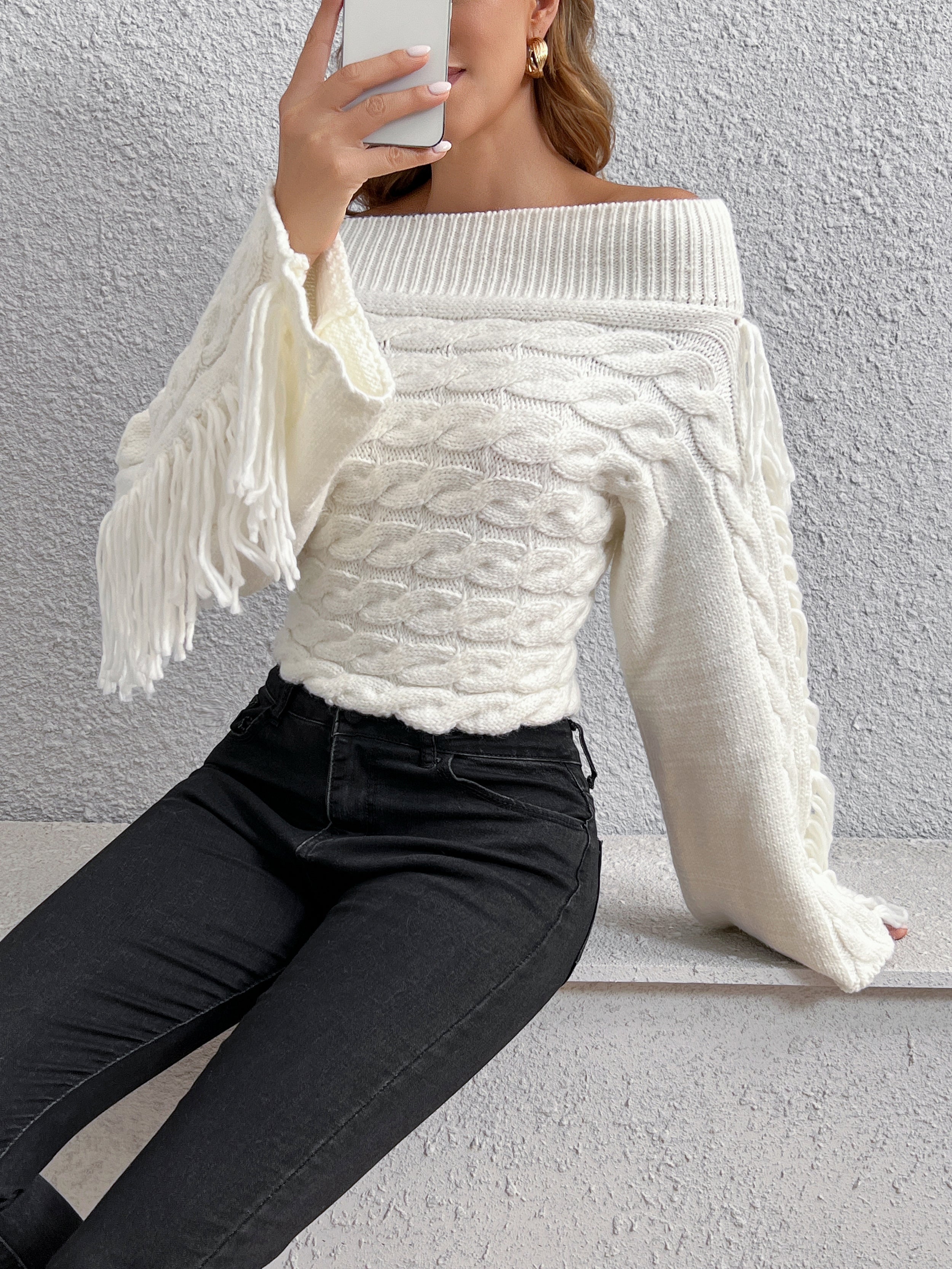 Beheme | Eleganter Off-Shoulder Pullover mit Quasten