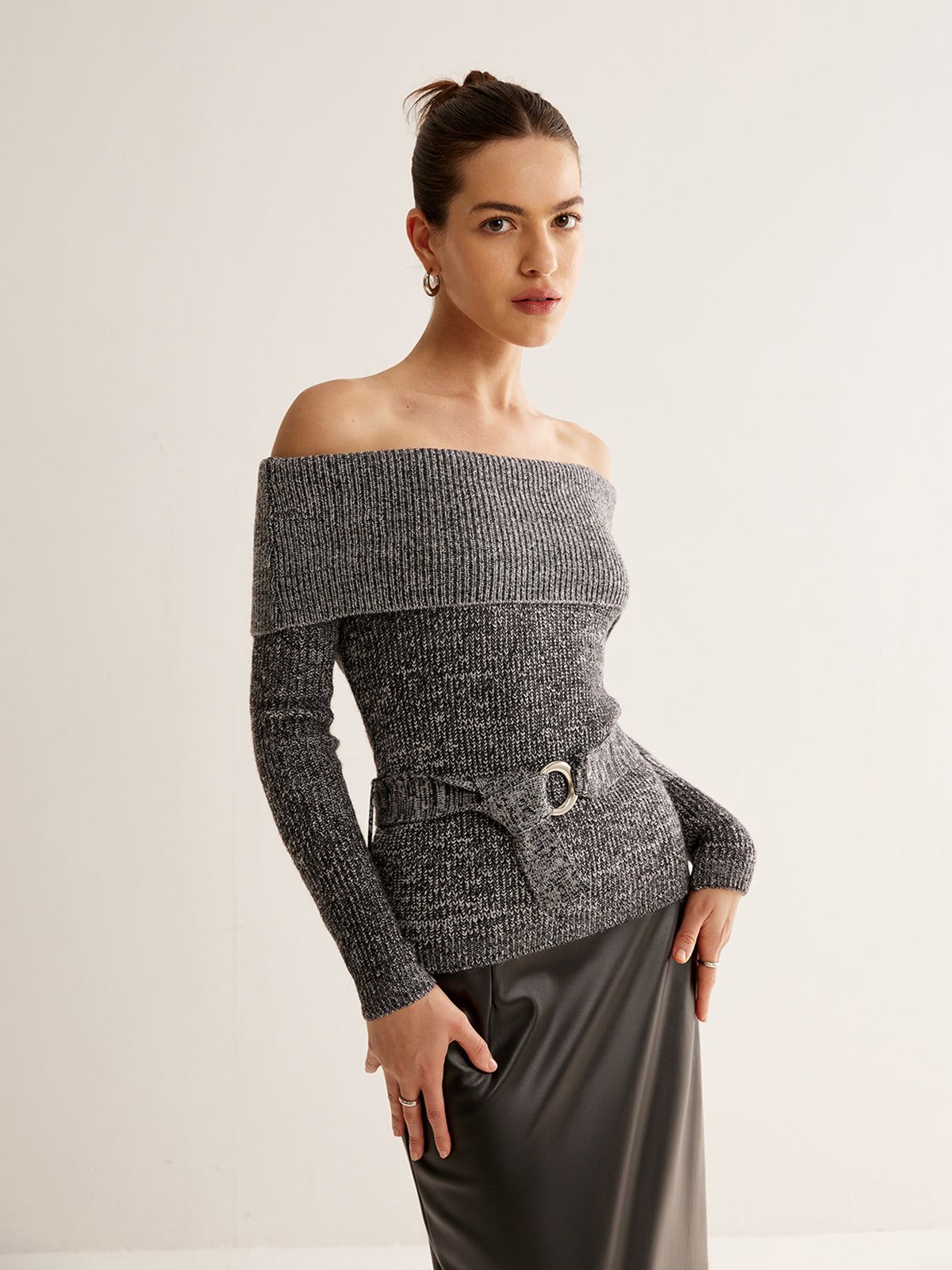 Clara | Off-Shoulder Pullover mit Gürtel