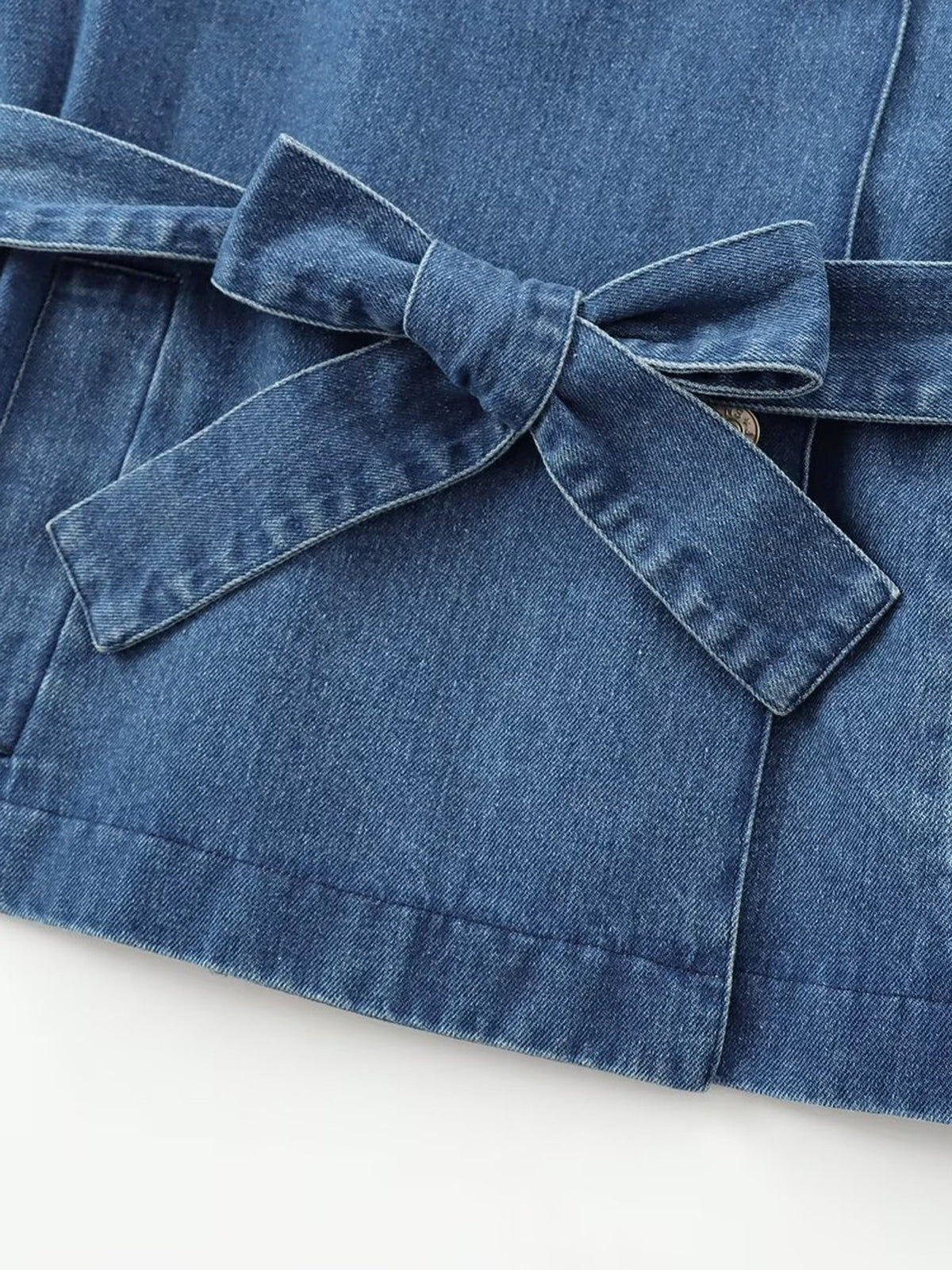 Lena | Minimalistische Taillierte Jeansjacke mit Gürtel