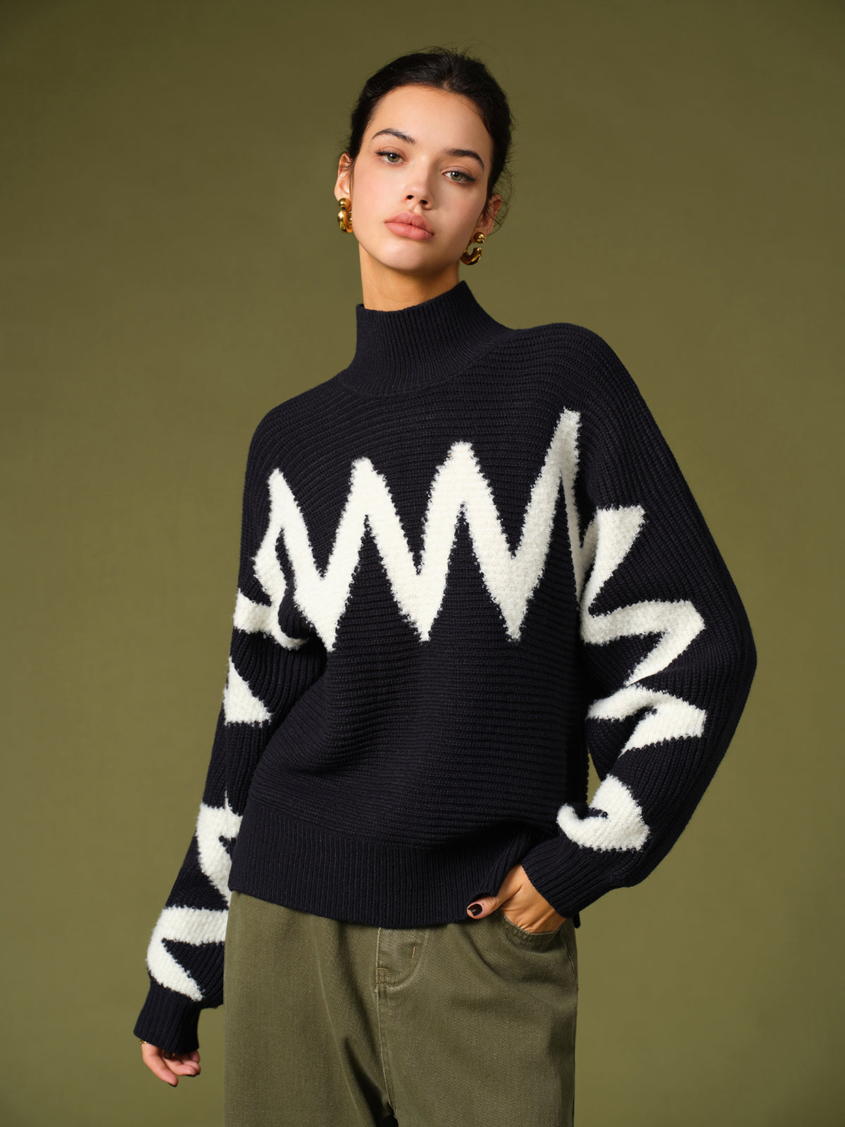 Max | Modischer Mock Neck Pullover mit Kontrastbindung