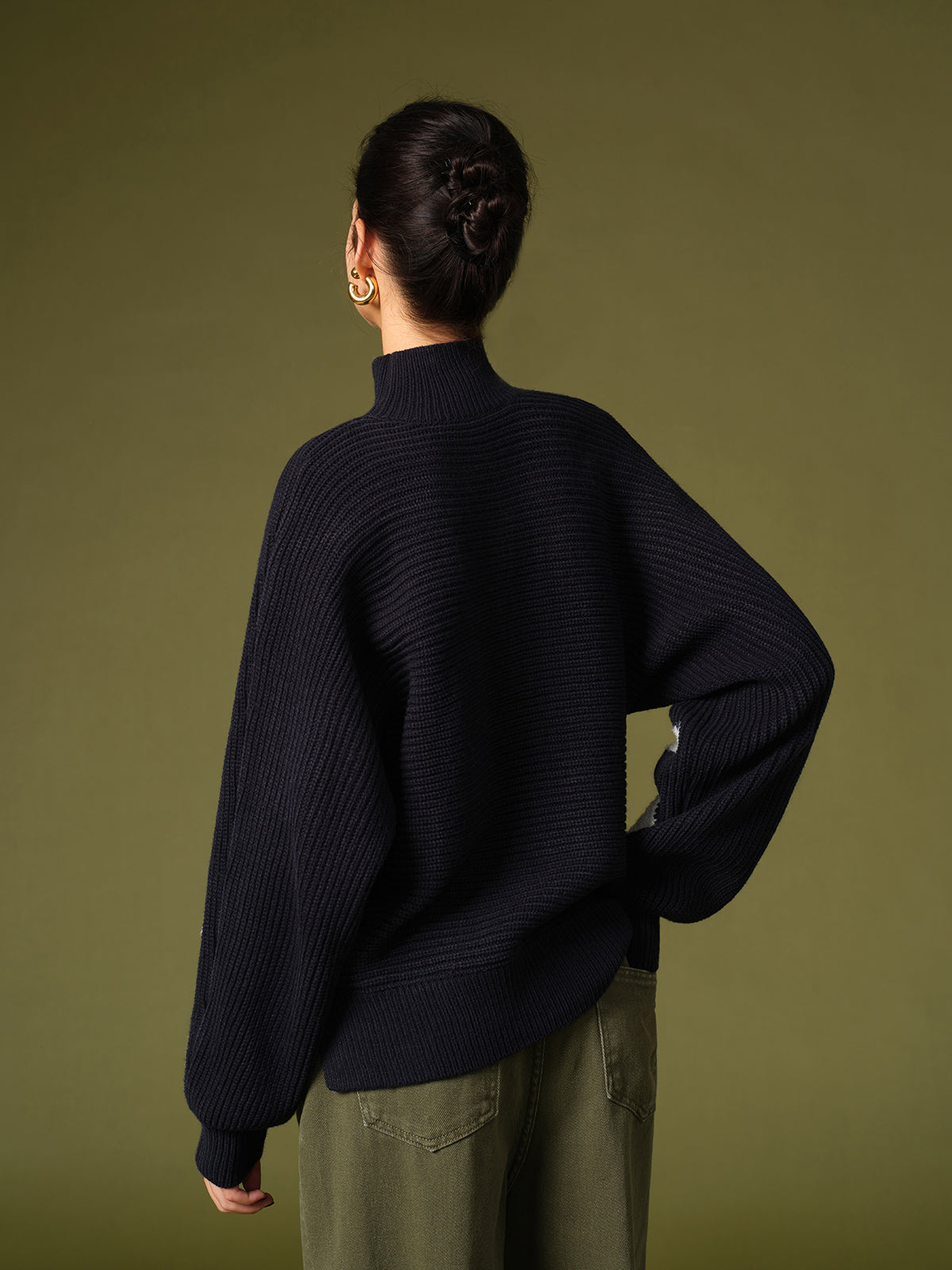 Max | Modischer Mock Neck Pullover mit Kontrastbindung