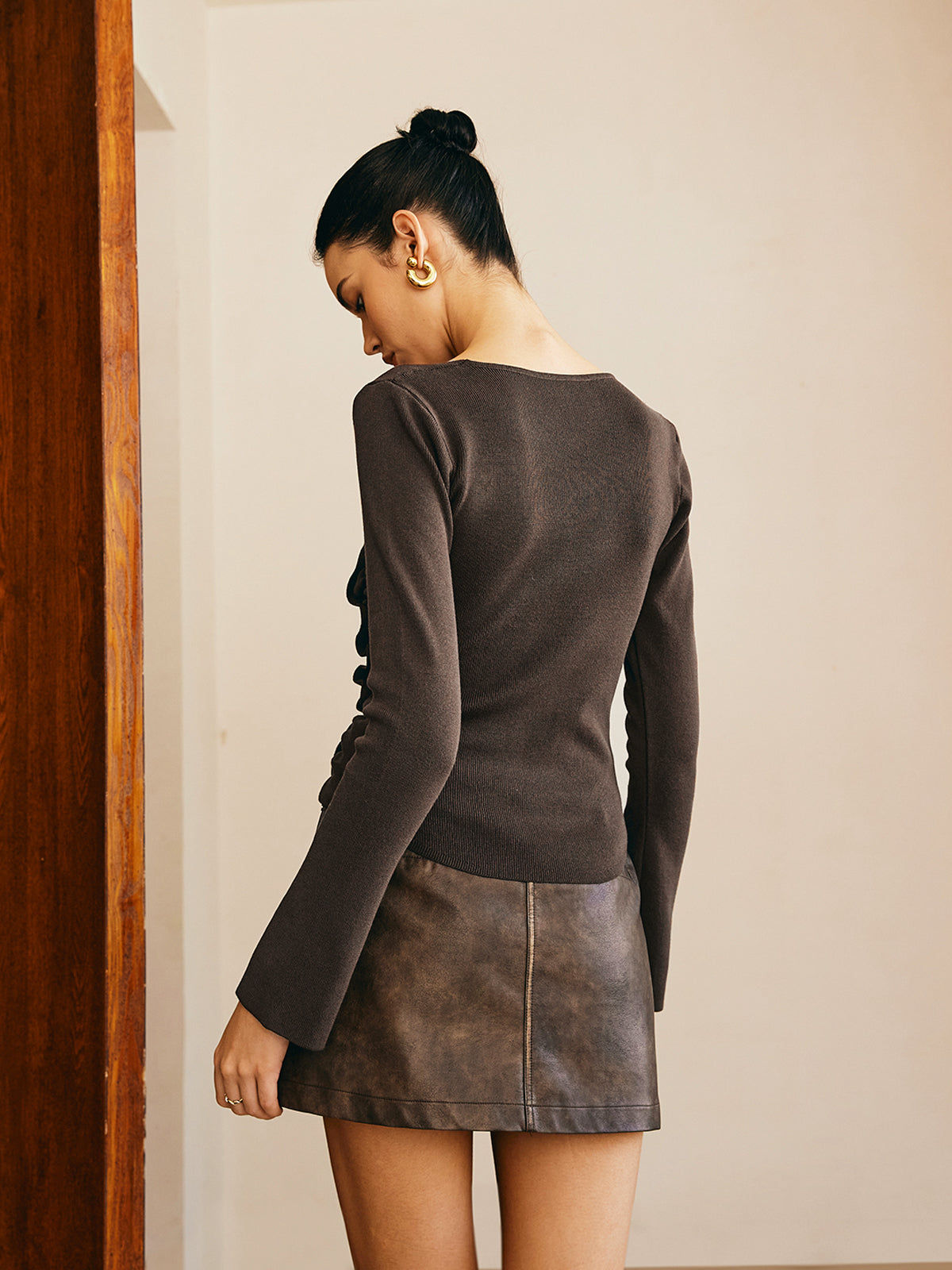 Johann | Eleganter asymmetrischer Pullover mit Falten