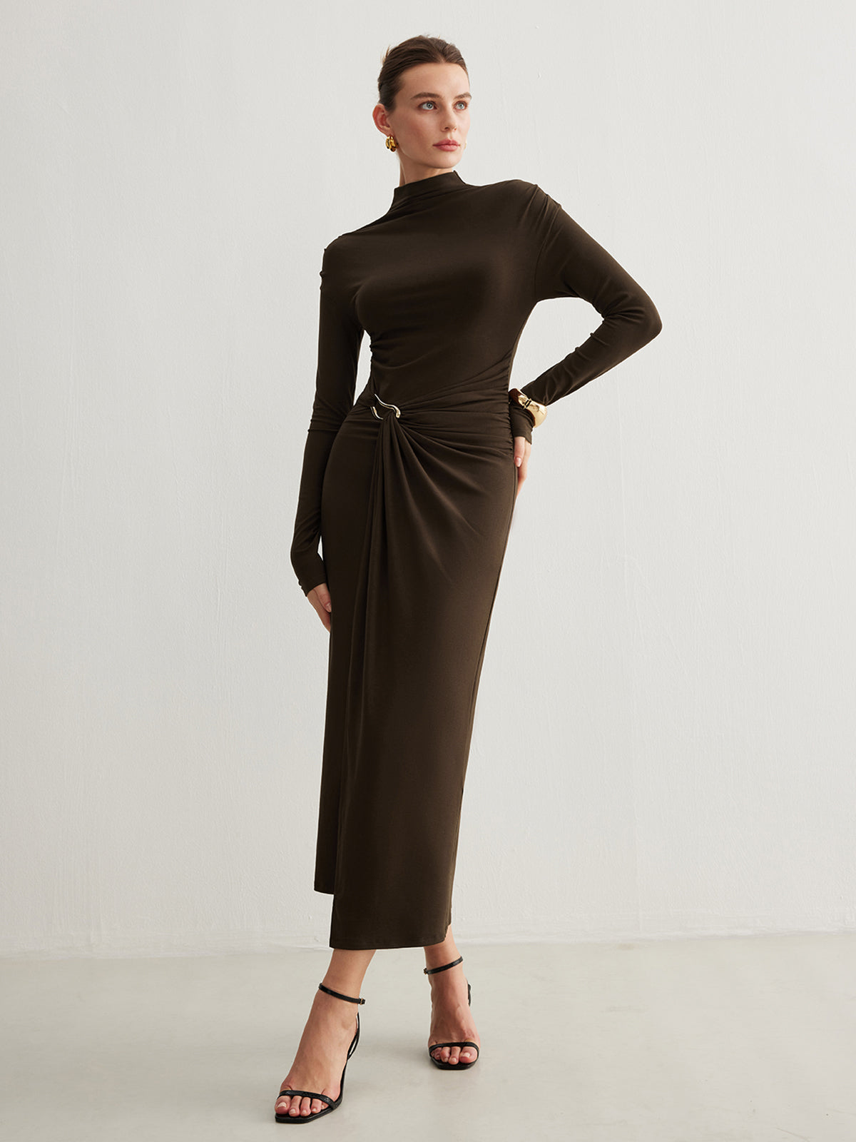Clara | Unregelmäßiges Metallring-Faltenkleid
