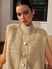 Max | Knopfdetails Flauschweste