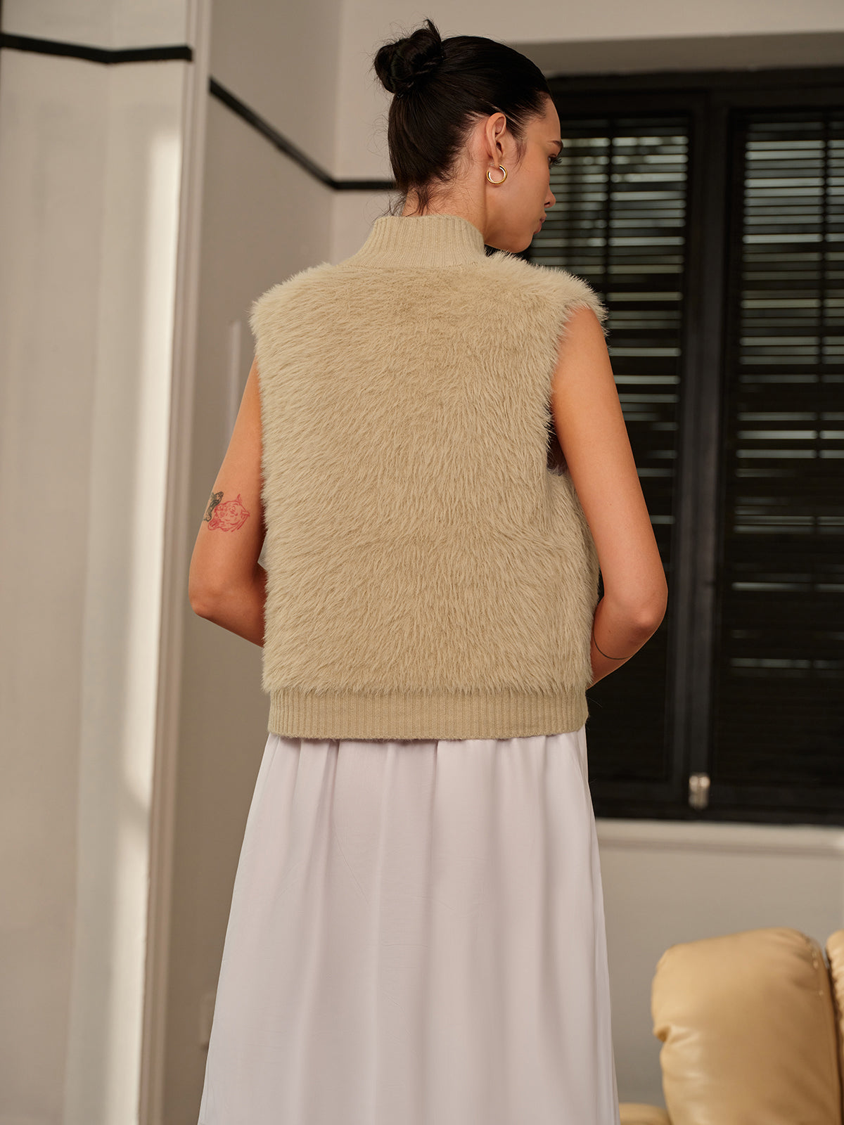 Max | Knopfdetails Flauschweste