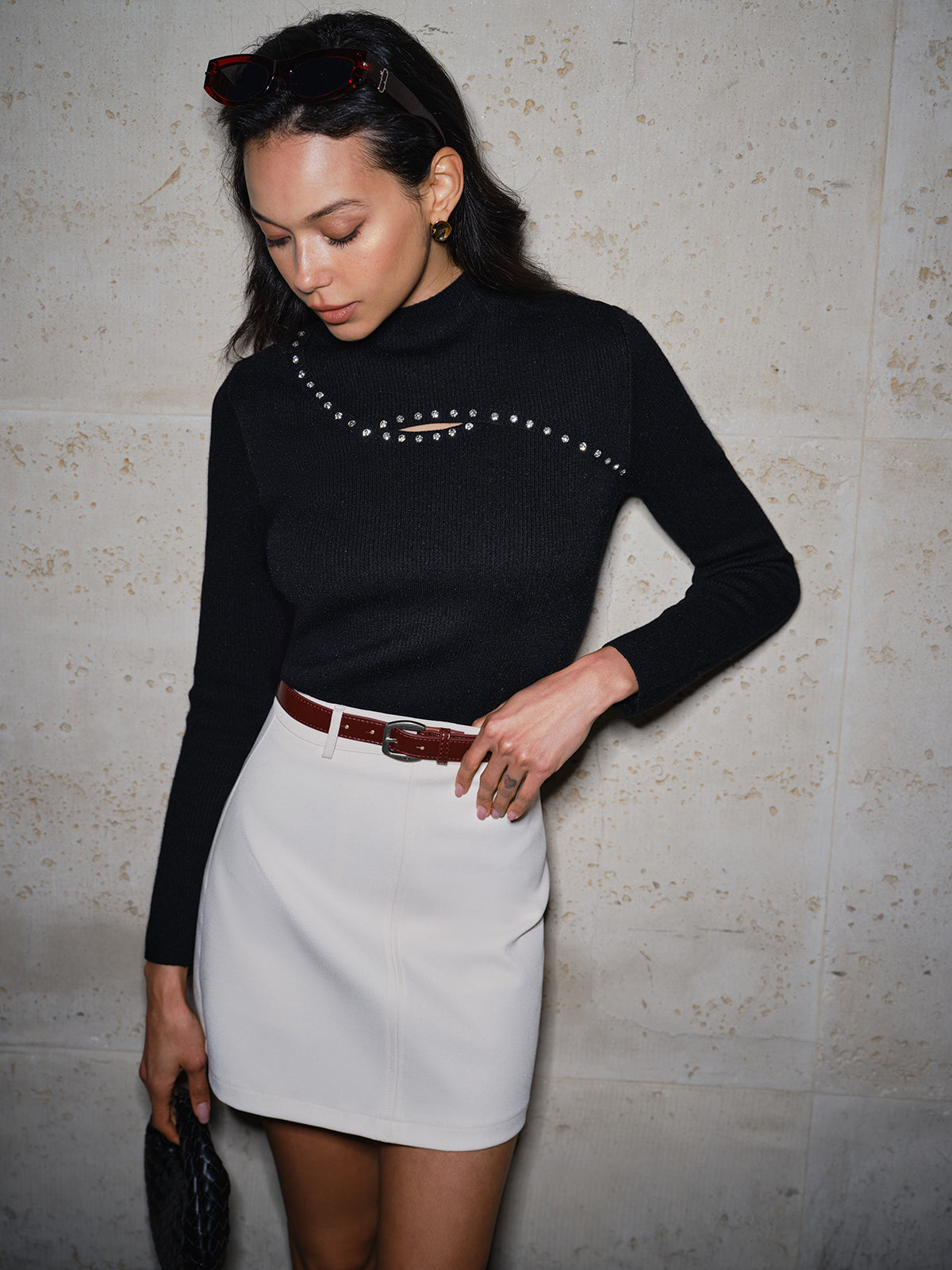 Clara | Eleganter Pullover mit Cutouts und Perlen