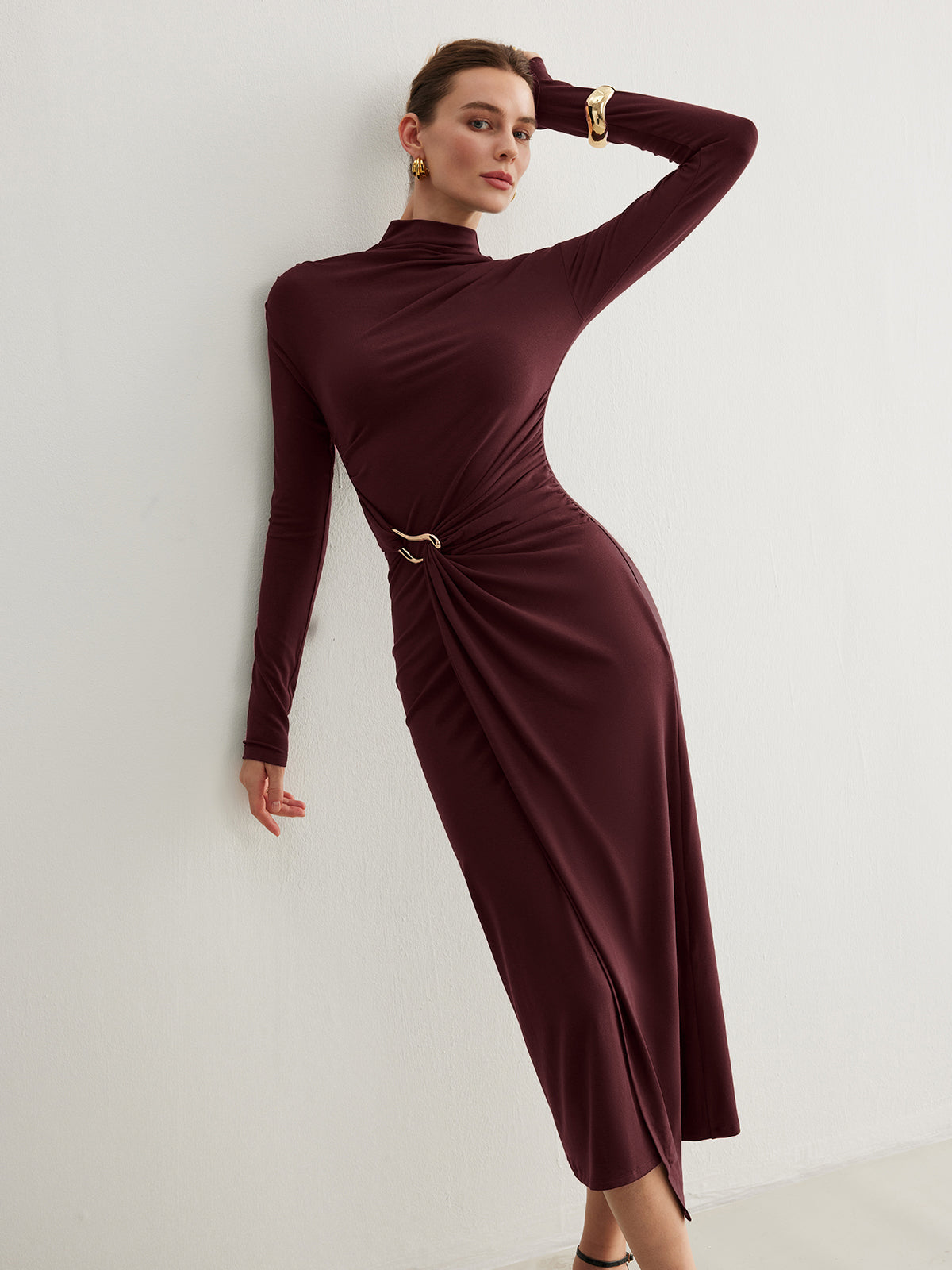 Clara | Unregelmäßiges Metallring-Faltenkleid
