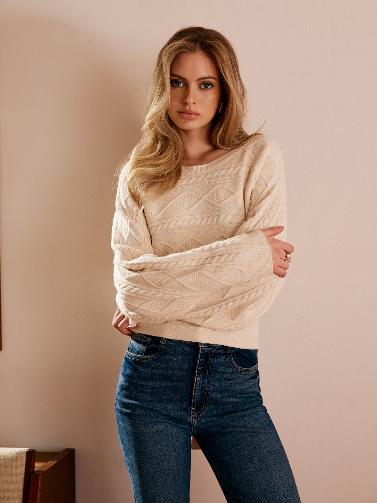 Mia | Kabelstrick-Pullover mit Schleifen-Details