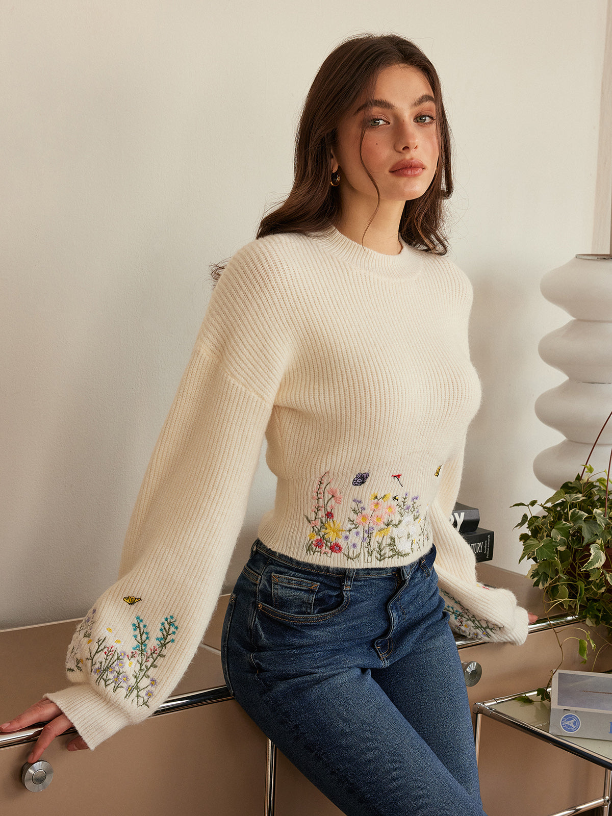 Emilia | Romantischer Pullover mit Stickerei