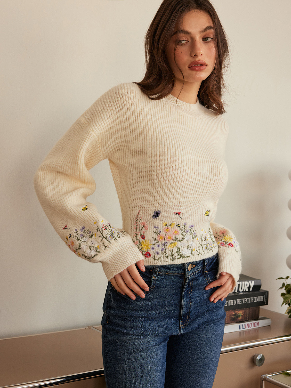 Emilia | Romantischer Pullover mit Stickerei