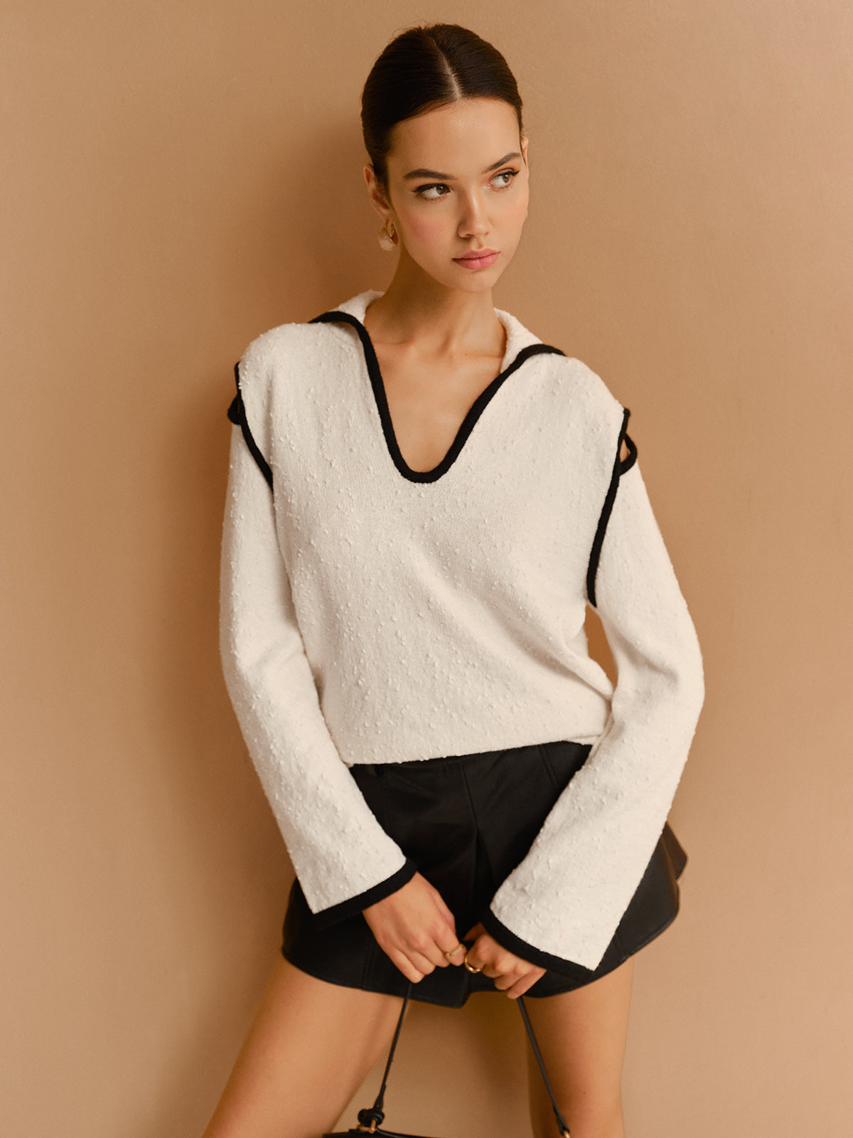 Mia | Modischer Pullover mit Kontrastbesatz und Cutout-Details