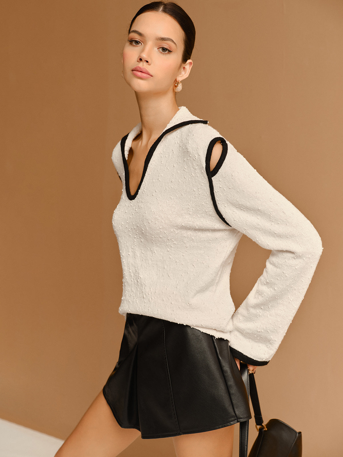 Mia | Modischer Pullover mit Kontrastbesatz und Cutout-Details