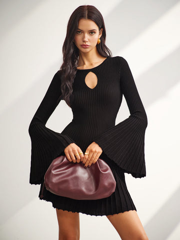 Klara | Strickkleid mit Keyhole-Ausschnitt und Glockenärmeln