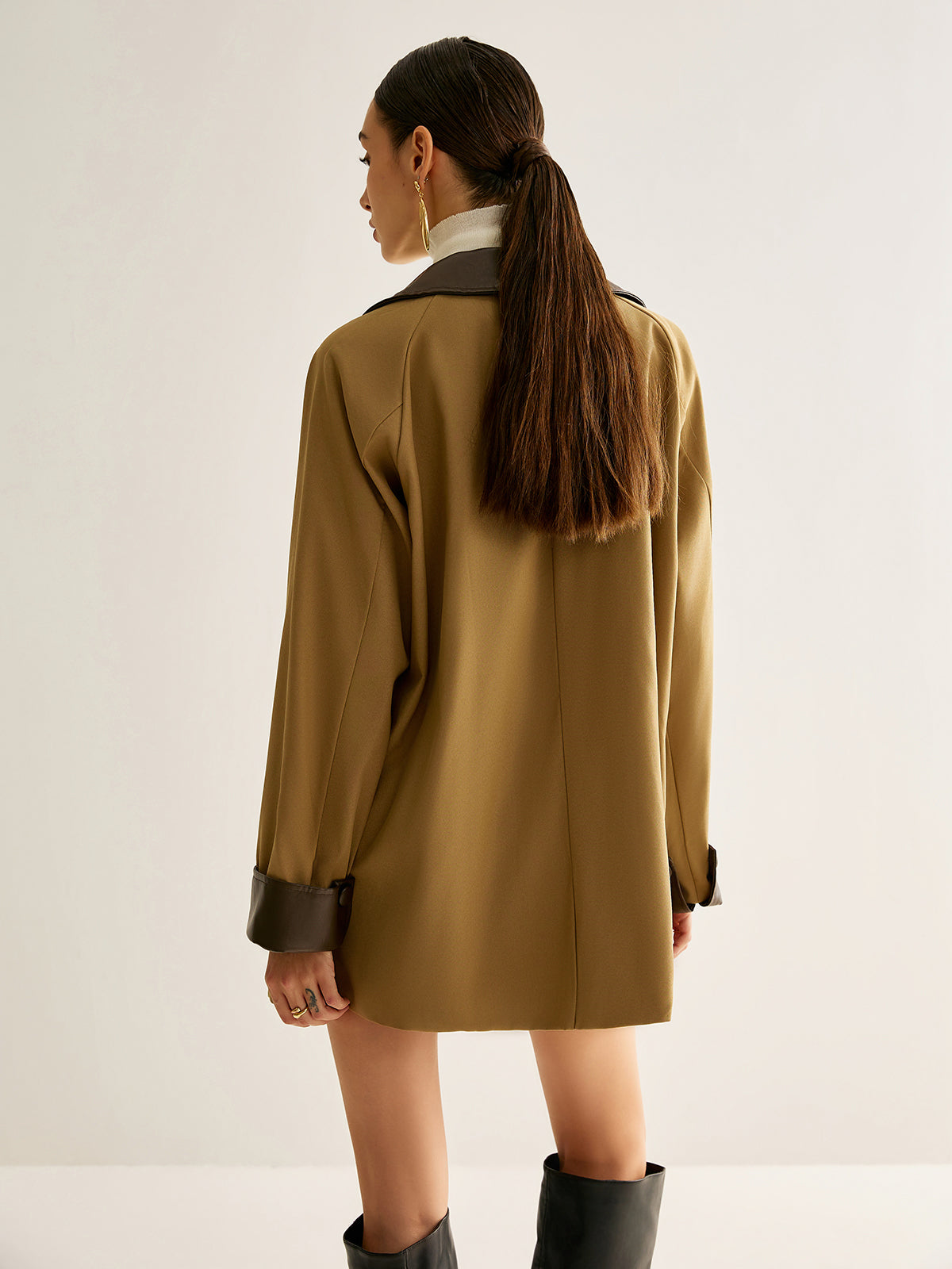 Clara | Stilvoller Trenchcoat mit Kontrastdetails