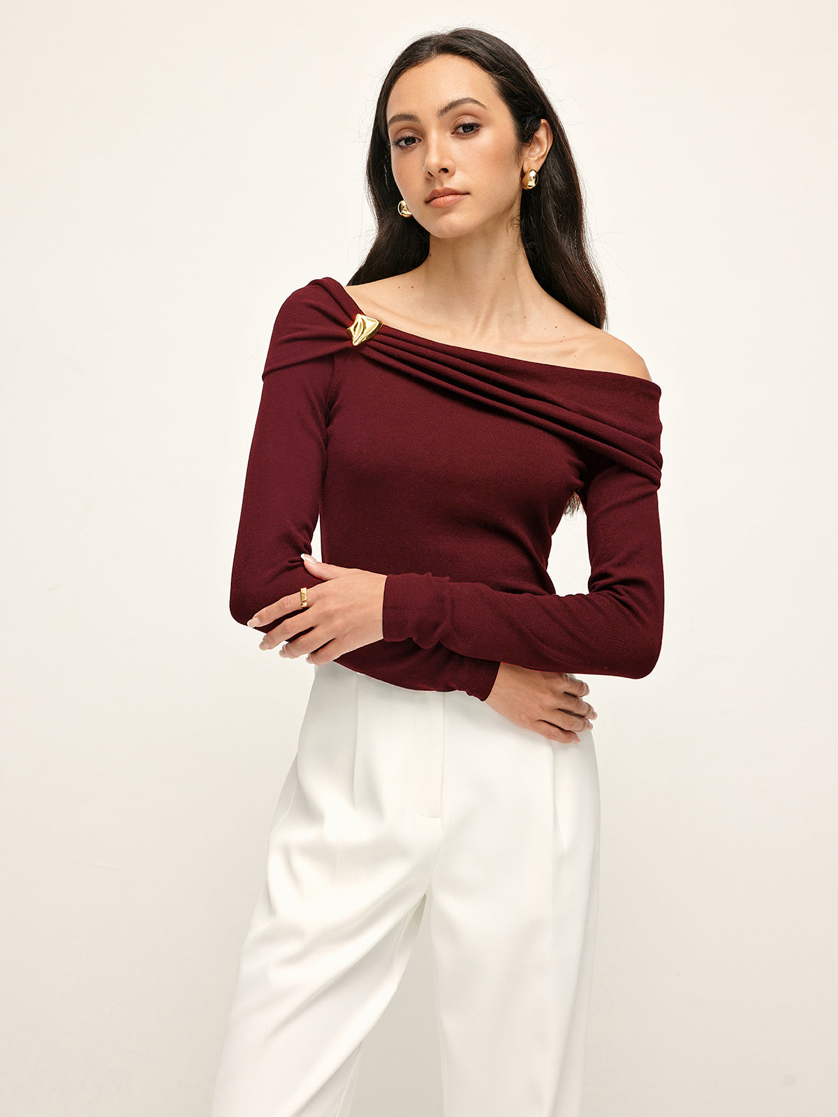 Anja | Plissierte Bluse mit schulterfreiem Design
