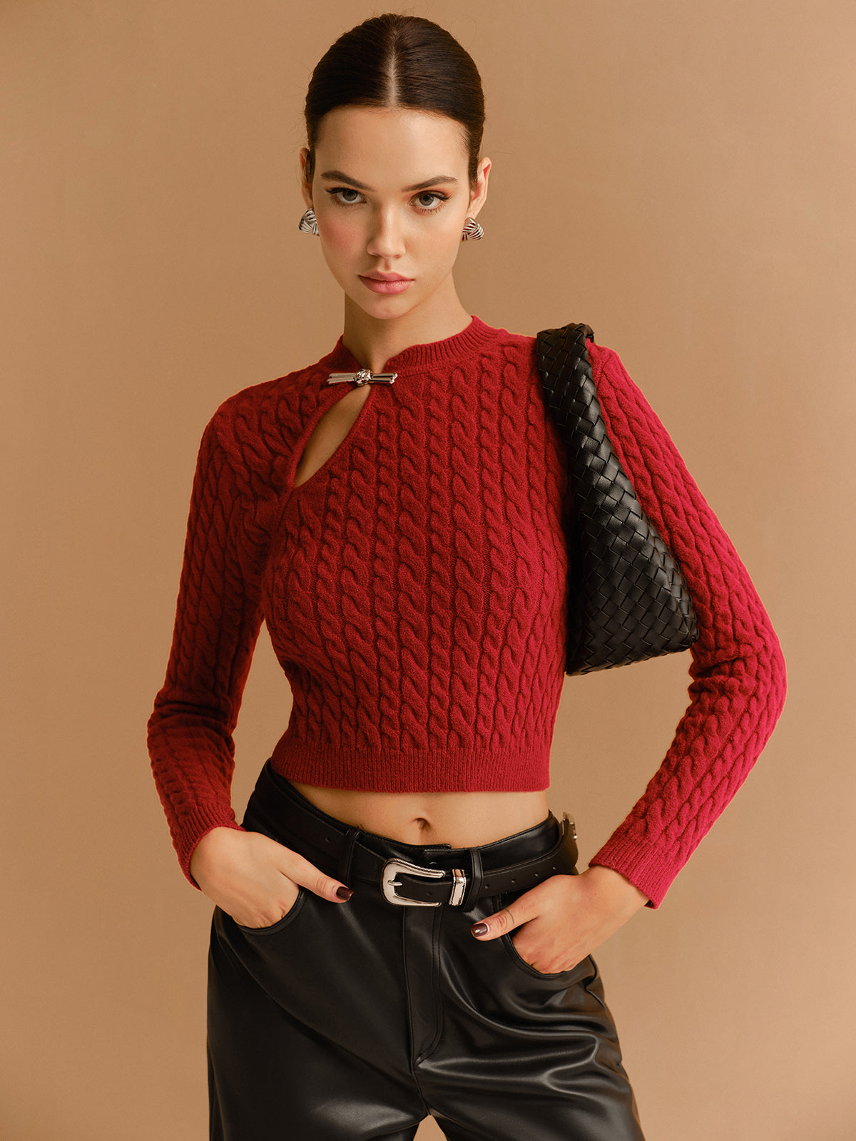 Carla | Asymmetrischer Cutout Twist Crop Pullover