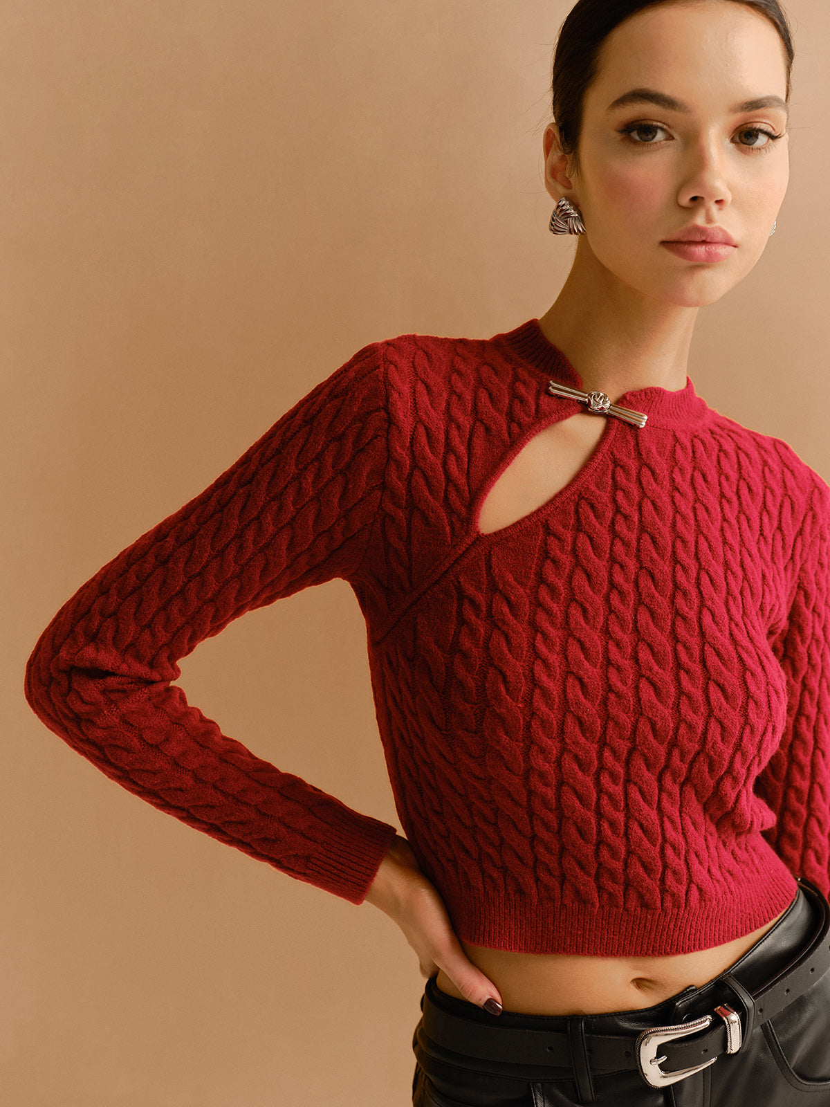 Carla | Asymmetrischer Cutout Twist Crop Pullover