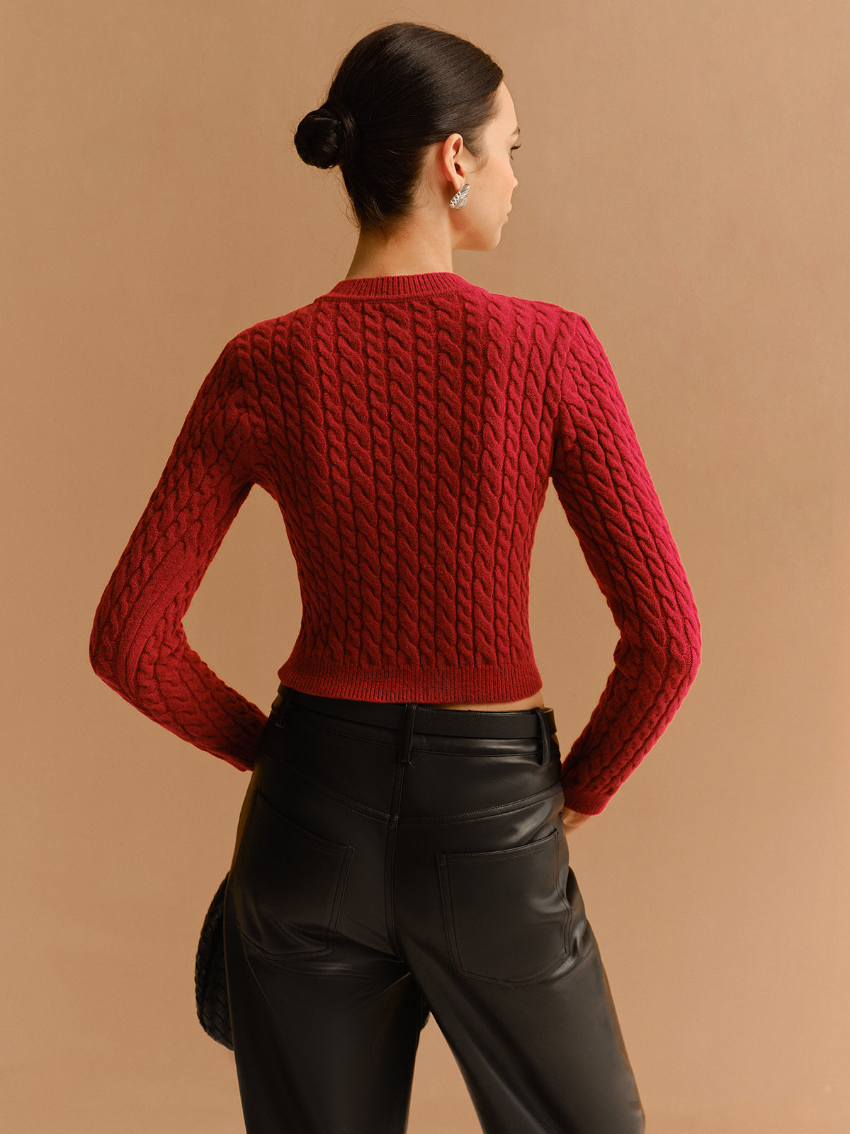 Carla | Asymmetrischer Cutout Twist Crop Pullover