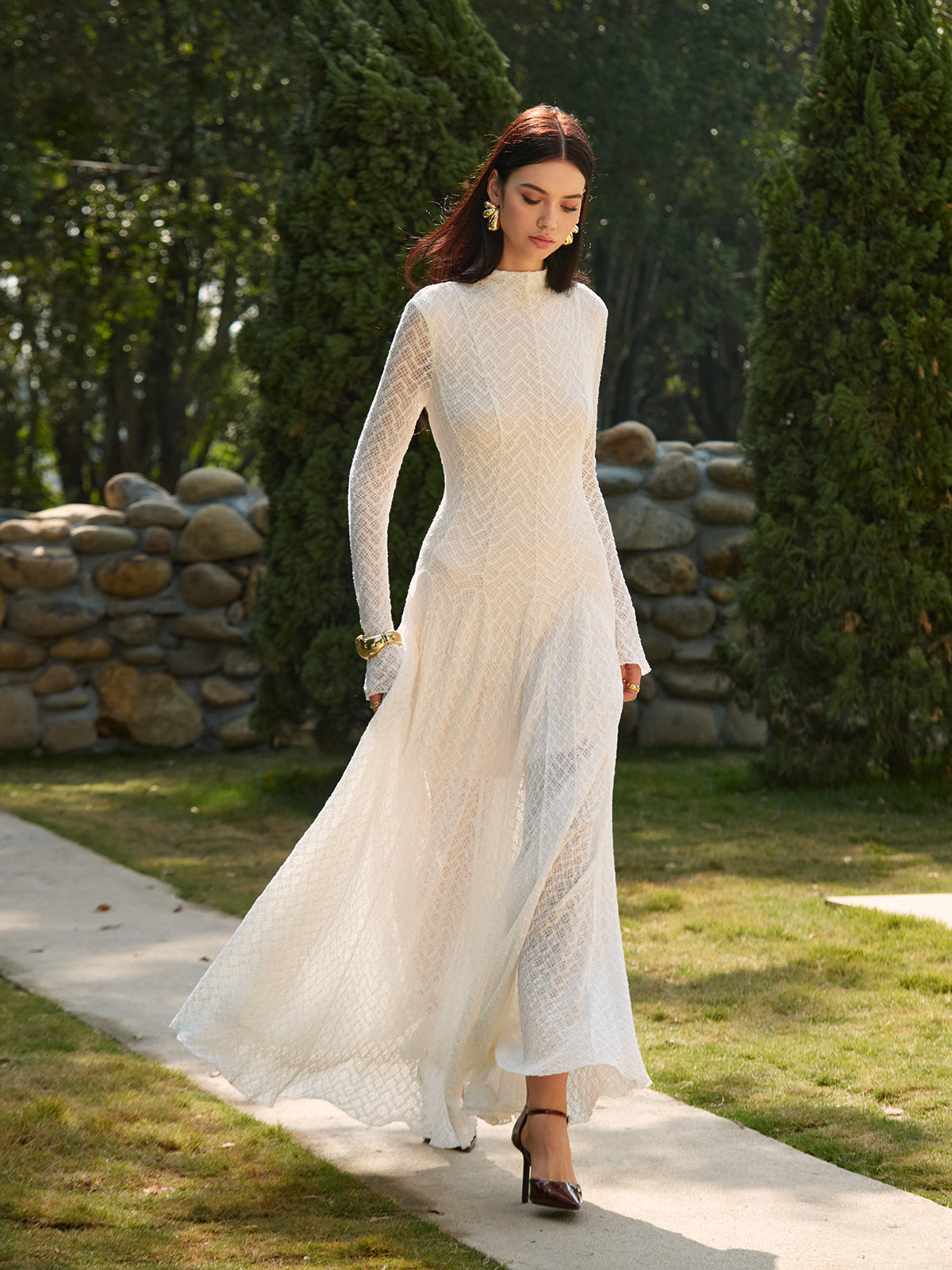 Clara | Elegantes Spitzen-Maxikleid mit Stehkragen