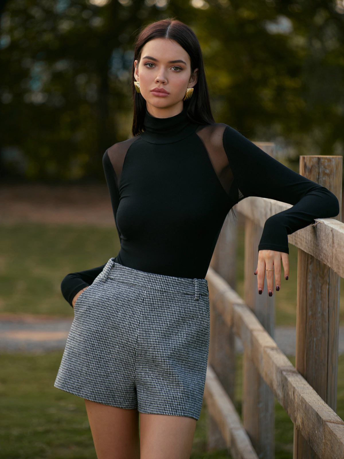 Emilia | Elegante hochtaillierte Karoschorts