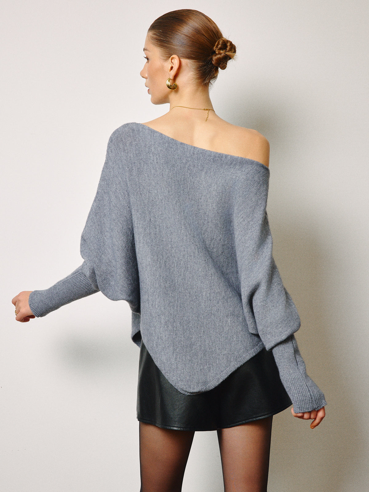 Sophie | Stilvoller Pullover mit asymmetrischem Halsausschnitt und Hammelärmeln