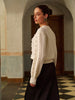 Clara | Eleganter Strickpullover mit Schleifenfront und Balldekoration