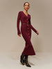 Eleganz | Tailliertes Langarmkleid mit V-Ausschnitt und Gürtel