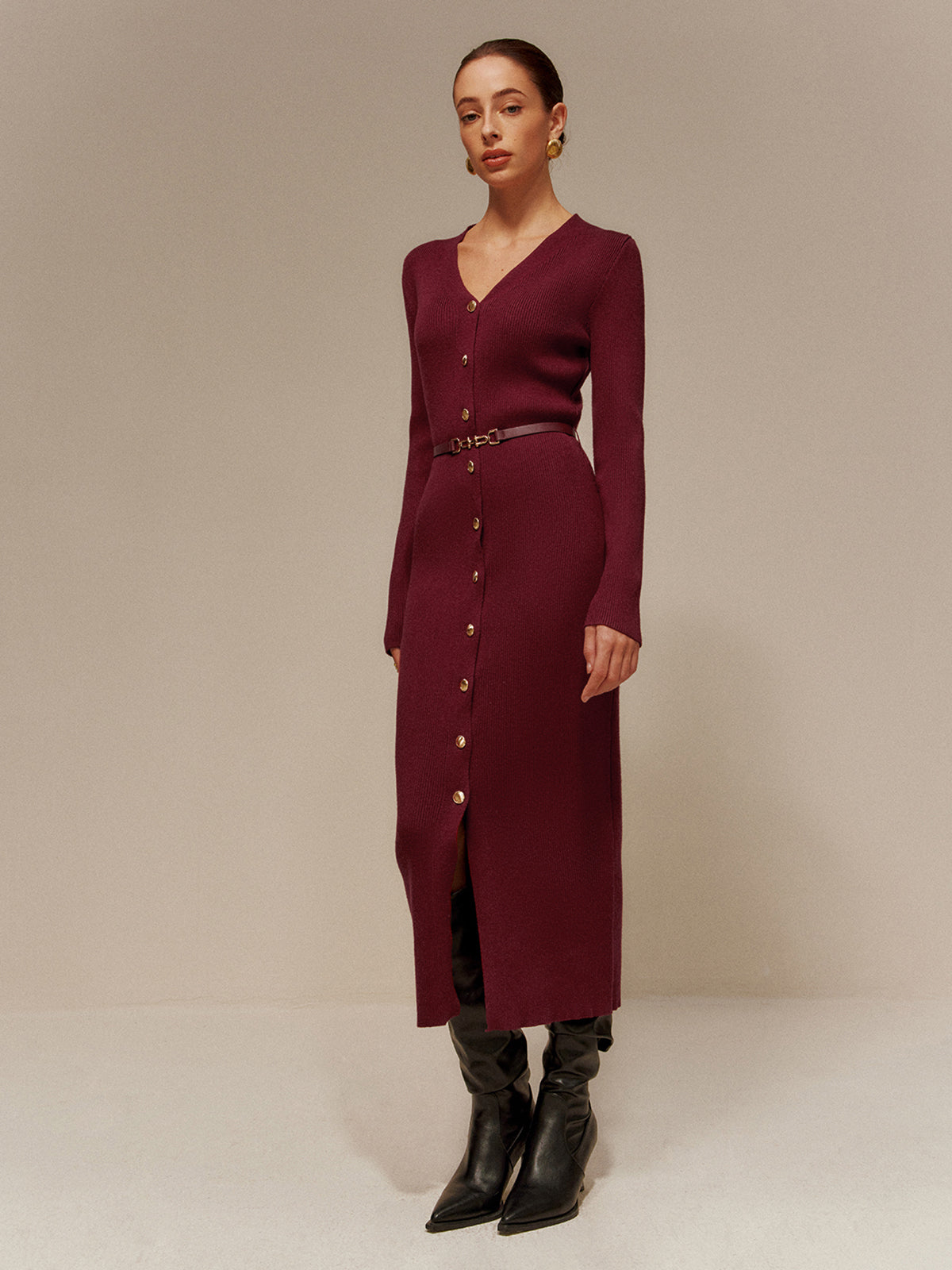 Eleganz | Tailliertes Langarmkleid mit V-Ausschnitt und Gürtel