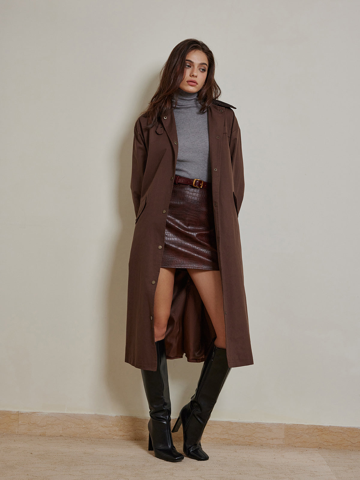 Clara | Eleganter Trenchcoat mit Kontrastkragen