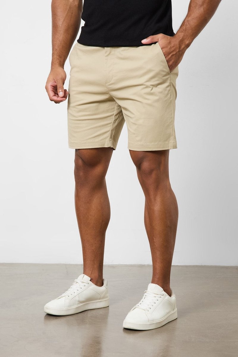 Trisha | Muskelbetonte Chino-Shorts in Stein