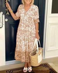 Esther | Bedrucktes Kleid mit V-Ausschnitt, elegant und stilvoll