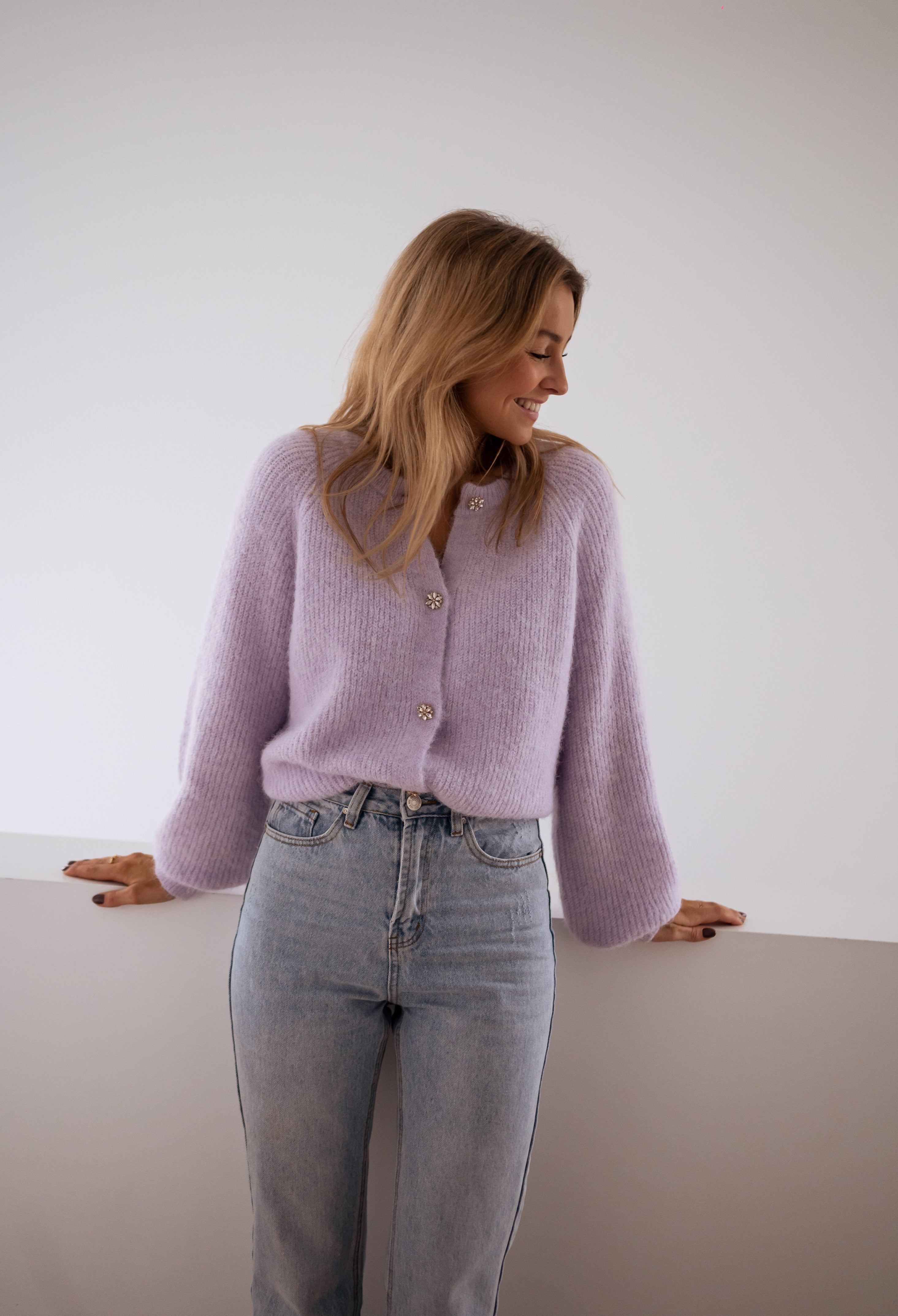 Isa | Gilet mit lilafarbenen Glitzerknöpfen