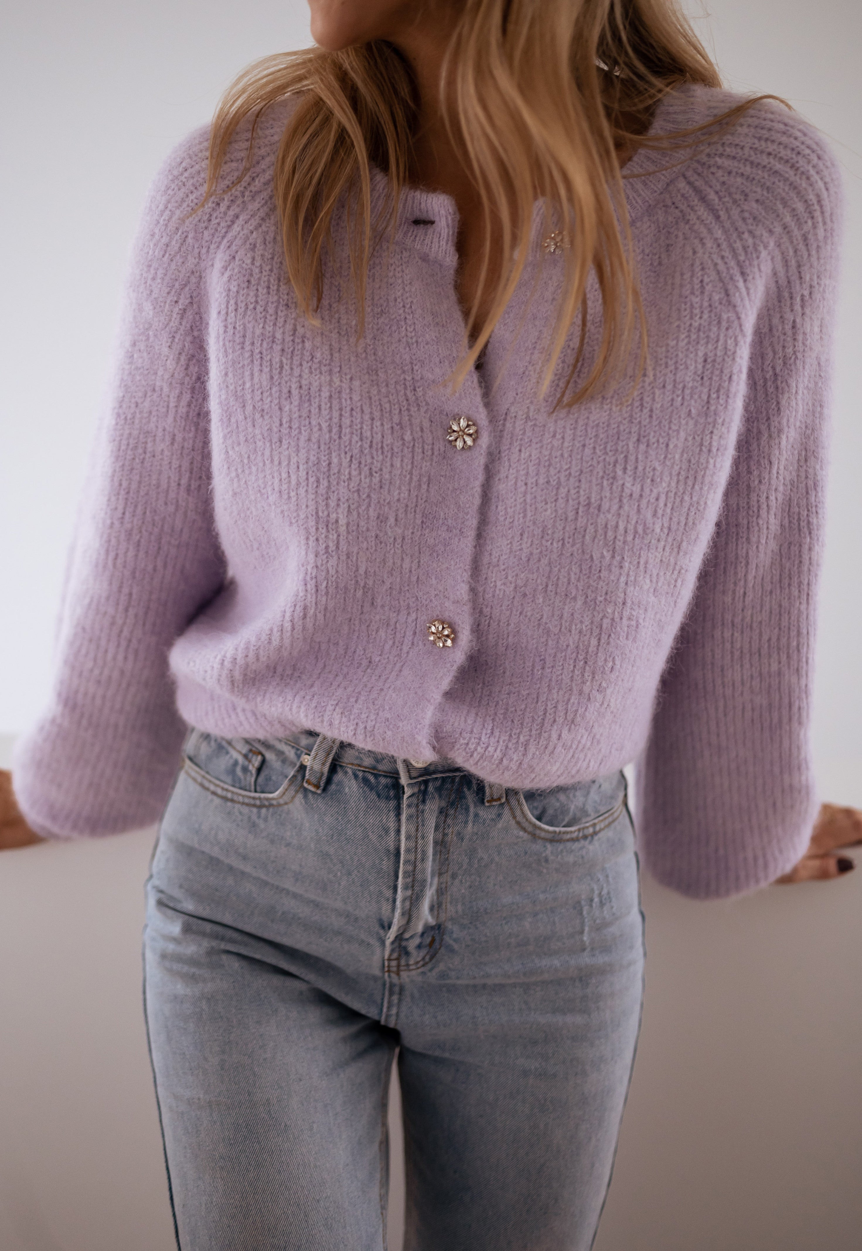 Isa | Gilet mit lilafarbenen Glitzerknöpfen