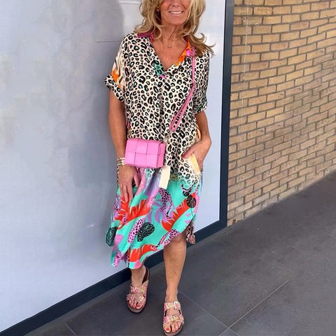Gina | Bedrucktes lockeres Kleid mit V-Ausschnitt