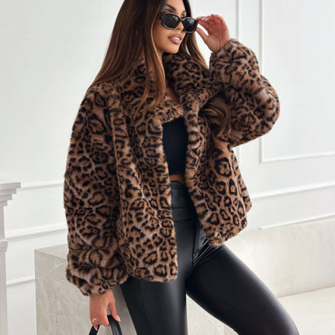 Juliana | Flauschiger Kurzmantel mit Leopardenmuster for women