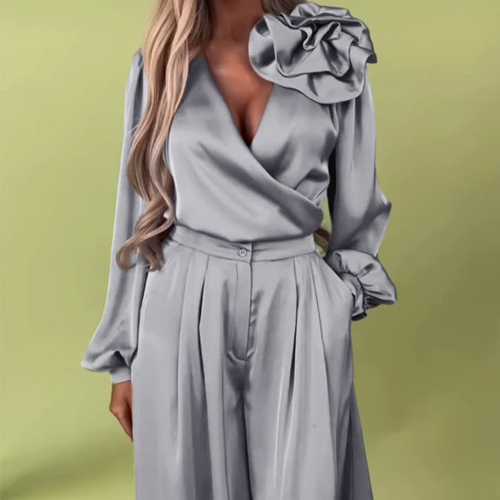 Wilma |  Frühsommer Neu  2-teiliges Set aus Oberteil mit V-Ausschnitt und Hose mit weitem