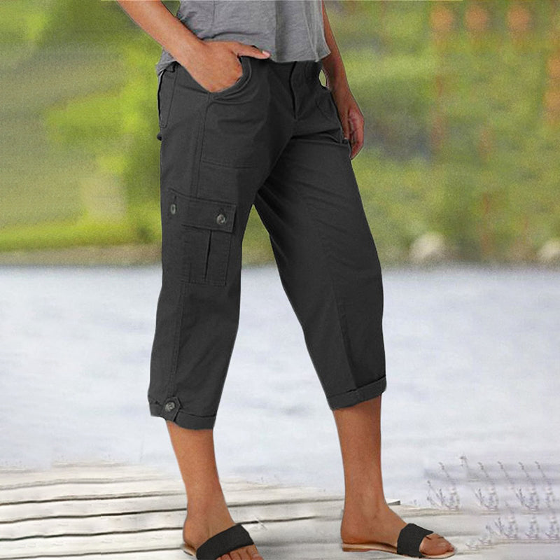 Sue | Capri Cargohose mit Taille und Falten unten und mehreren Taschen
